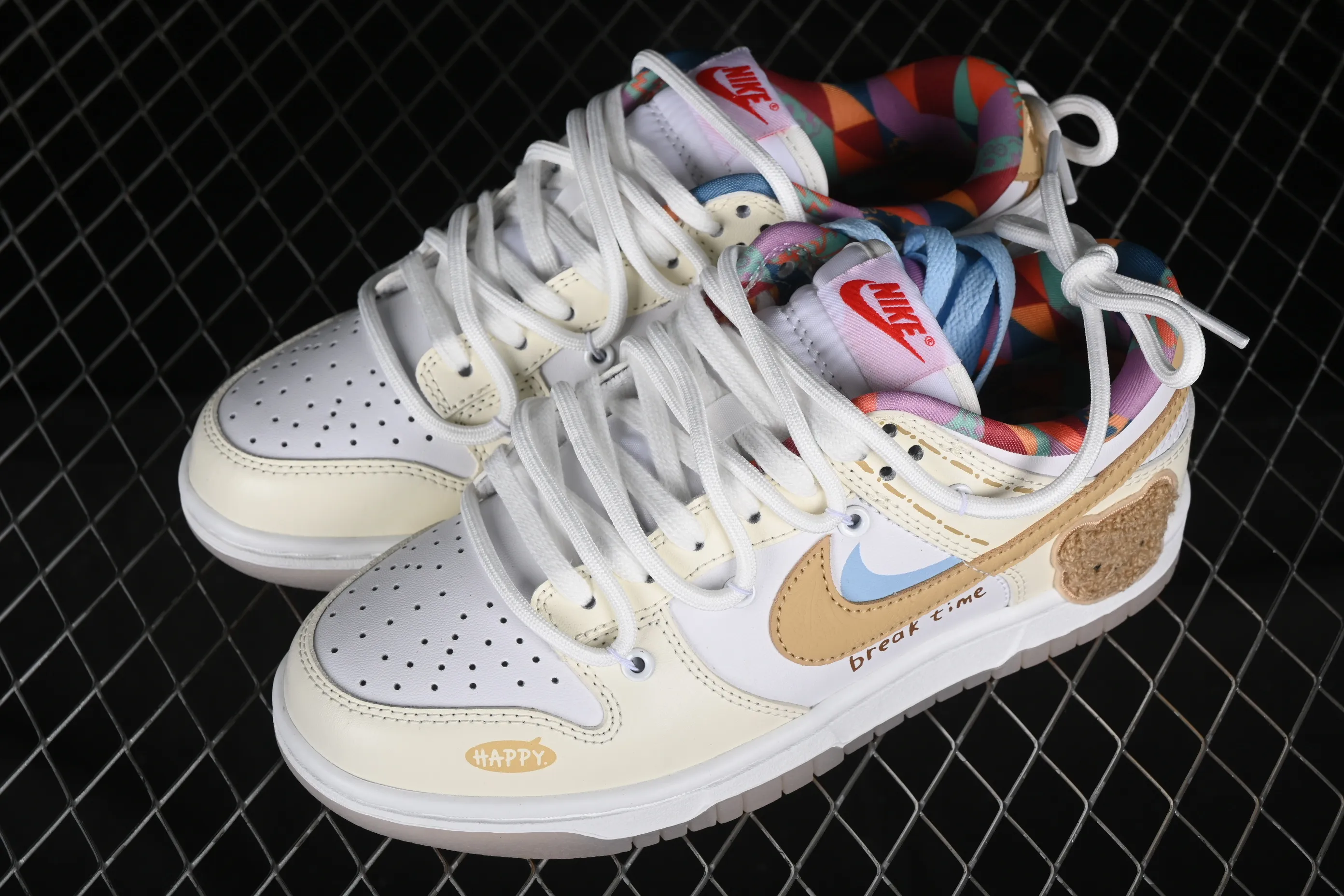 All categories Nk SB Dunk series Nk SB Dunk Low low-top sneakers Nk Dunk Low Cake Bear Jiuqi white and yellow low-top casual sneakers FN8913-141